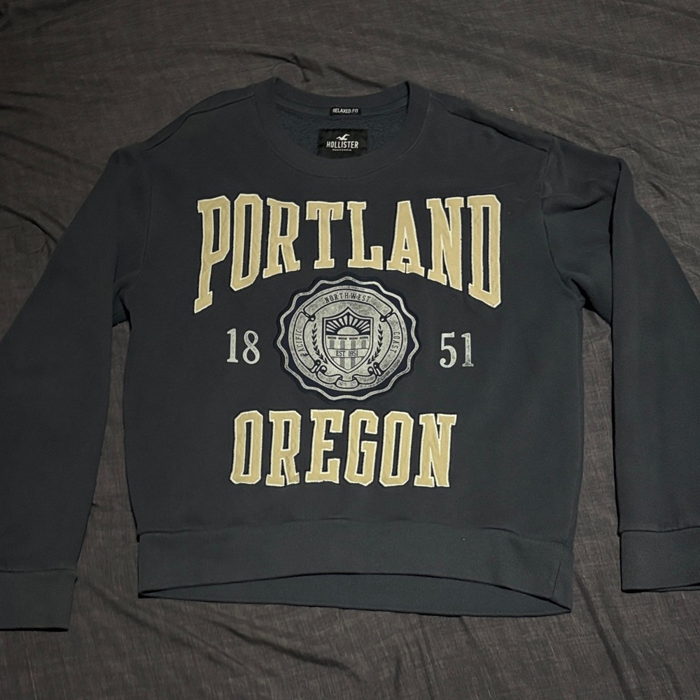 Hollister Unisex Gray Portland Oregon Crewneck Sweater
